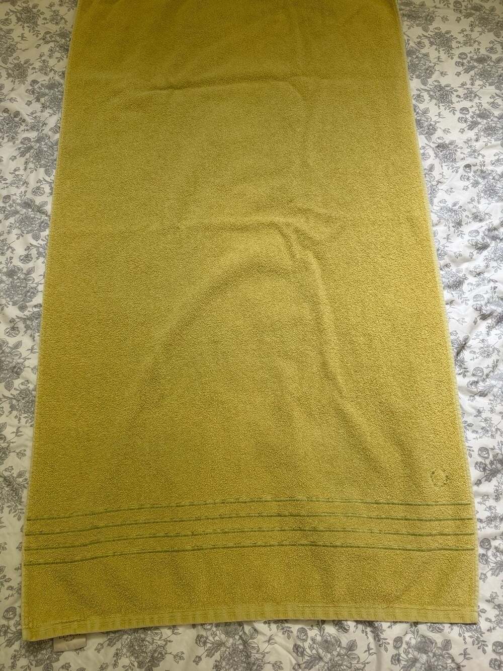 Lenox Cotton Bamboo Blend Oversized Bath Towel in Yellow